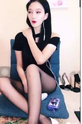丽柜喵喵小丝小碗高价收费直播黑丝肉丝美女舔足福利9部【百度网盘下载】9504 作者:我是本性 帖子ID:1493 丽柜,喵喵,直播,黑丝,舔足