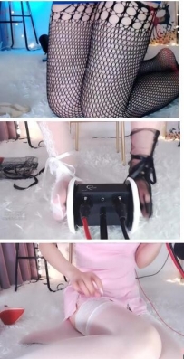 [虎牙圈圈]飞机上隐藏服务3部+黑白蕾丝足部摩擦音+护士膝枕【百度网盘下载】