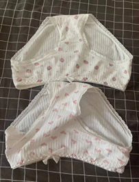 双胞胎大学生，刚成年就来面试。